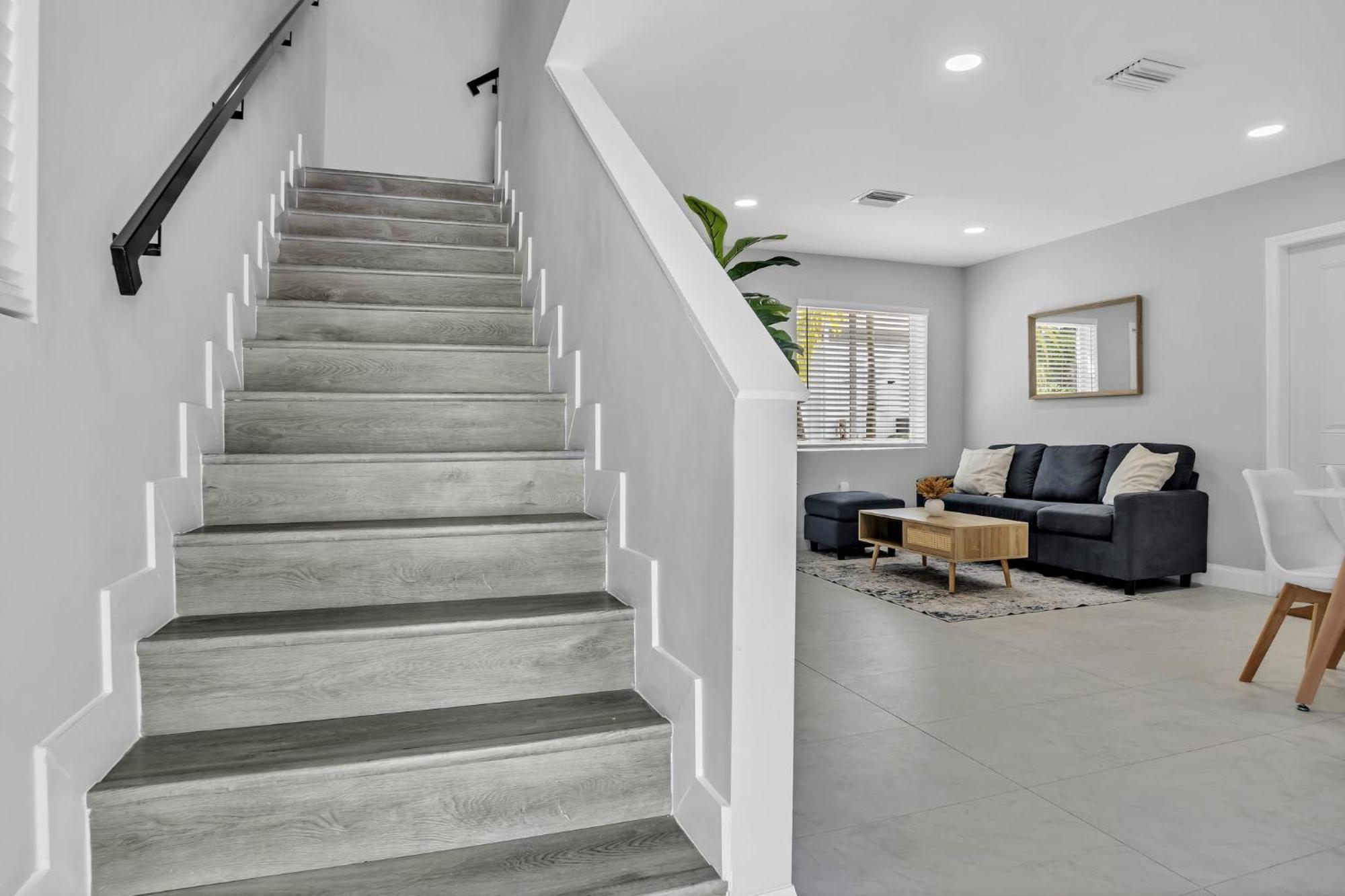 Villa Sistrunk Shades Entire Compound 5 Homes 50 Guests