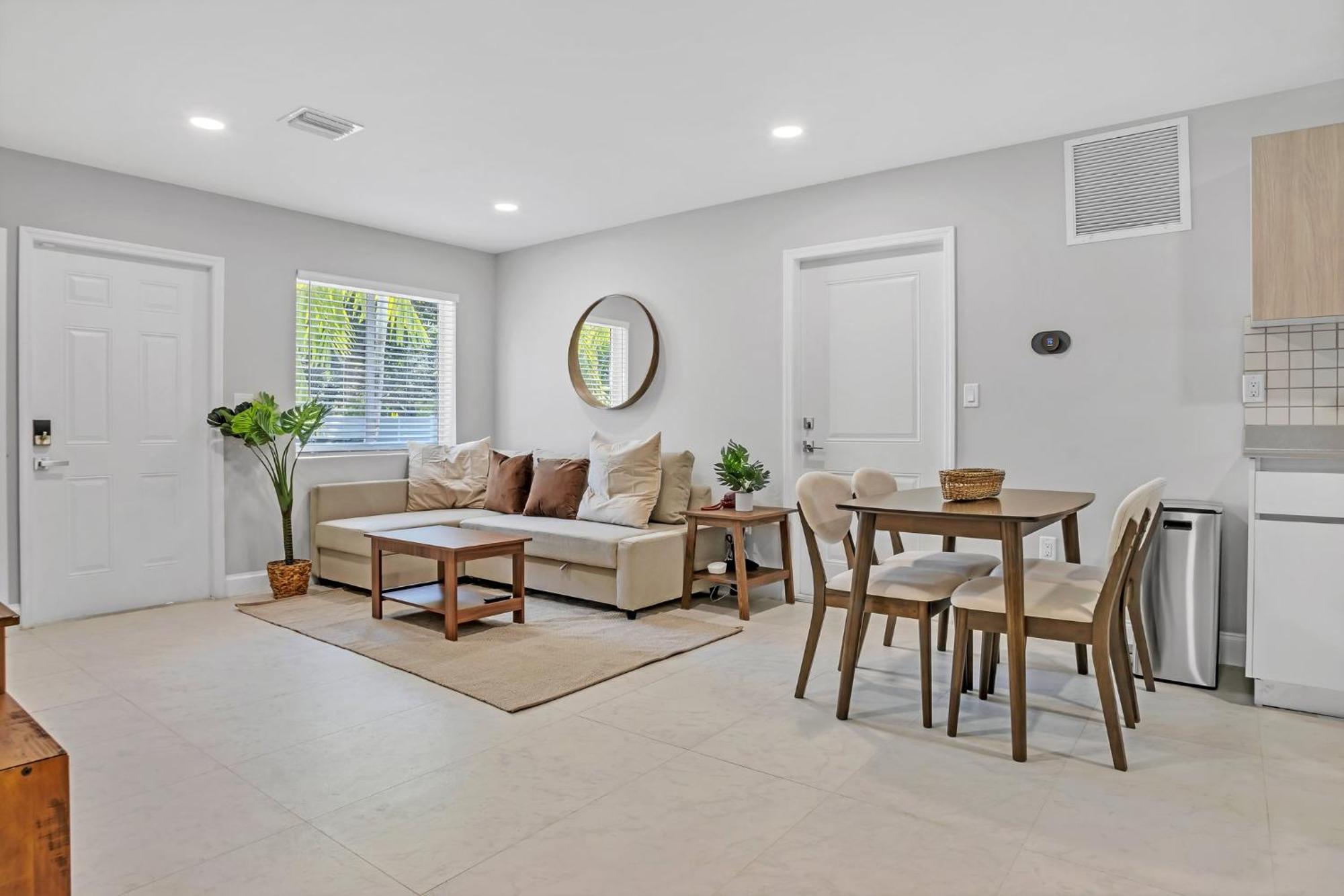 Villa Sistrunk Shades Entire Compound 5 Homes 50 Guests Fort Lauderdale