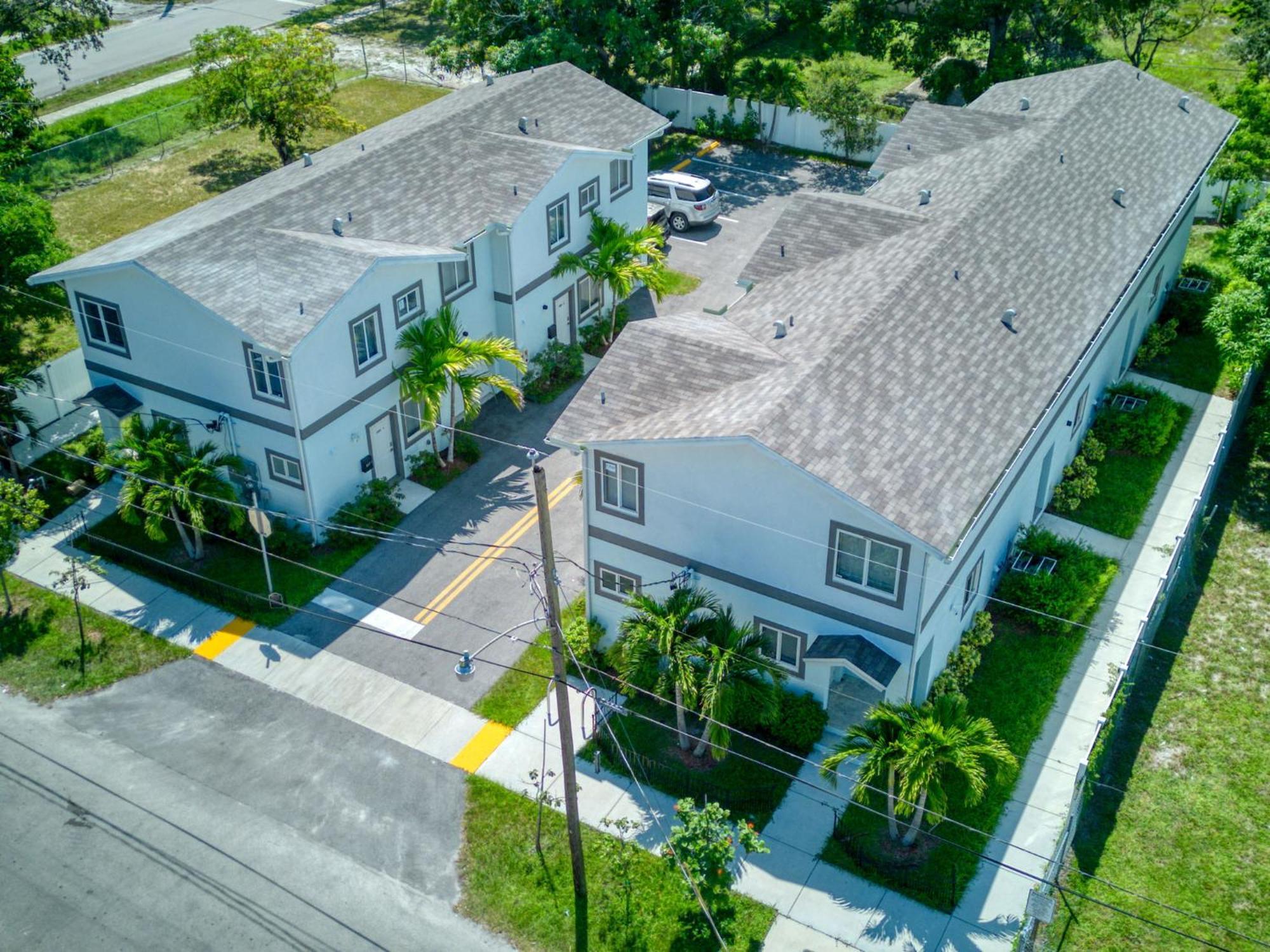 Sistrunk Shades Entire Compound 5 Homes 50 Guests Villa