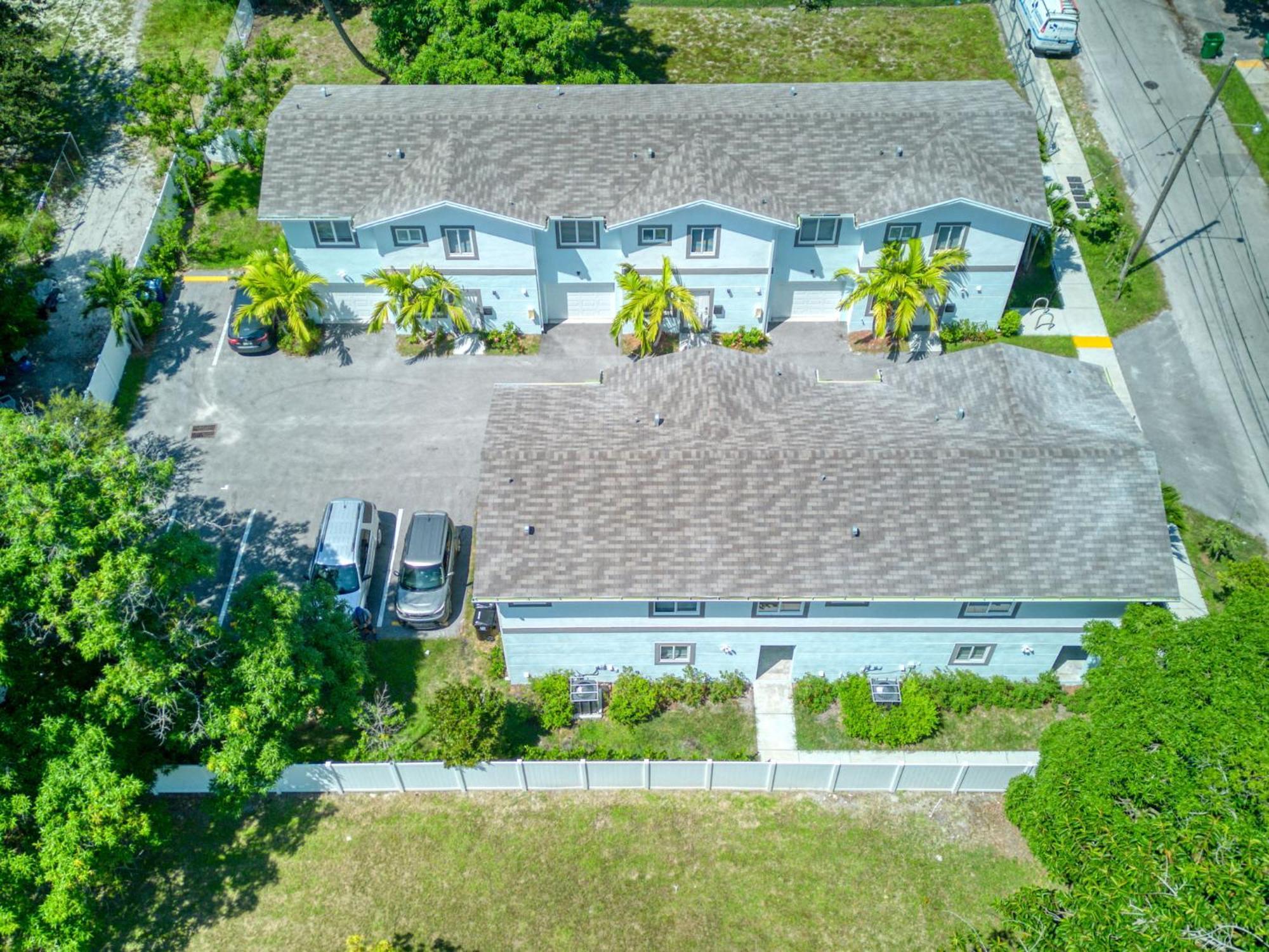 Villa Sistrunk Shades Entire Compound 5 Homes 50 Guests