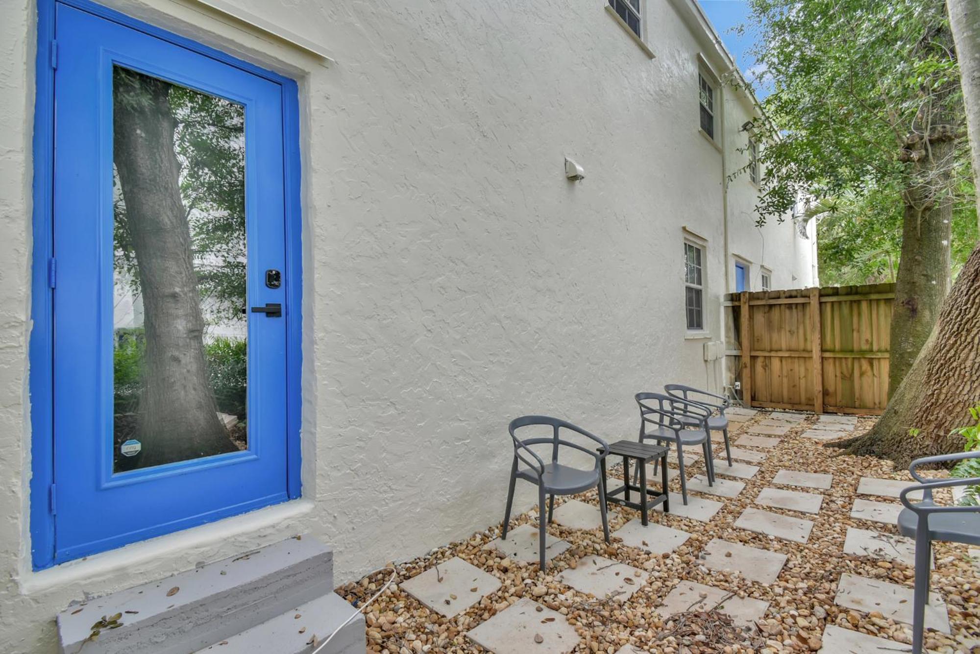 Wilton Manors Villas - Florida Furnished Living Villa
