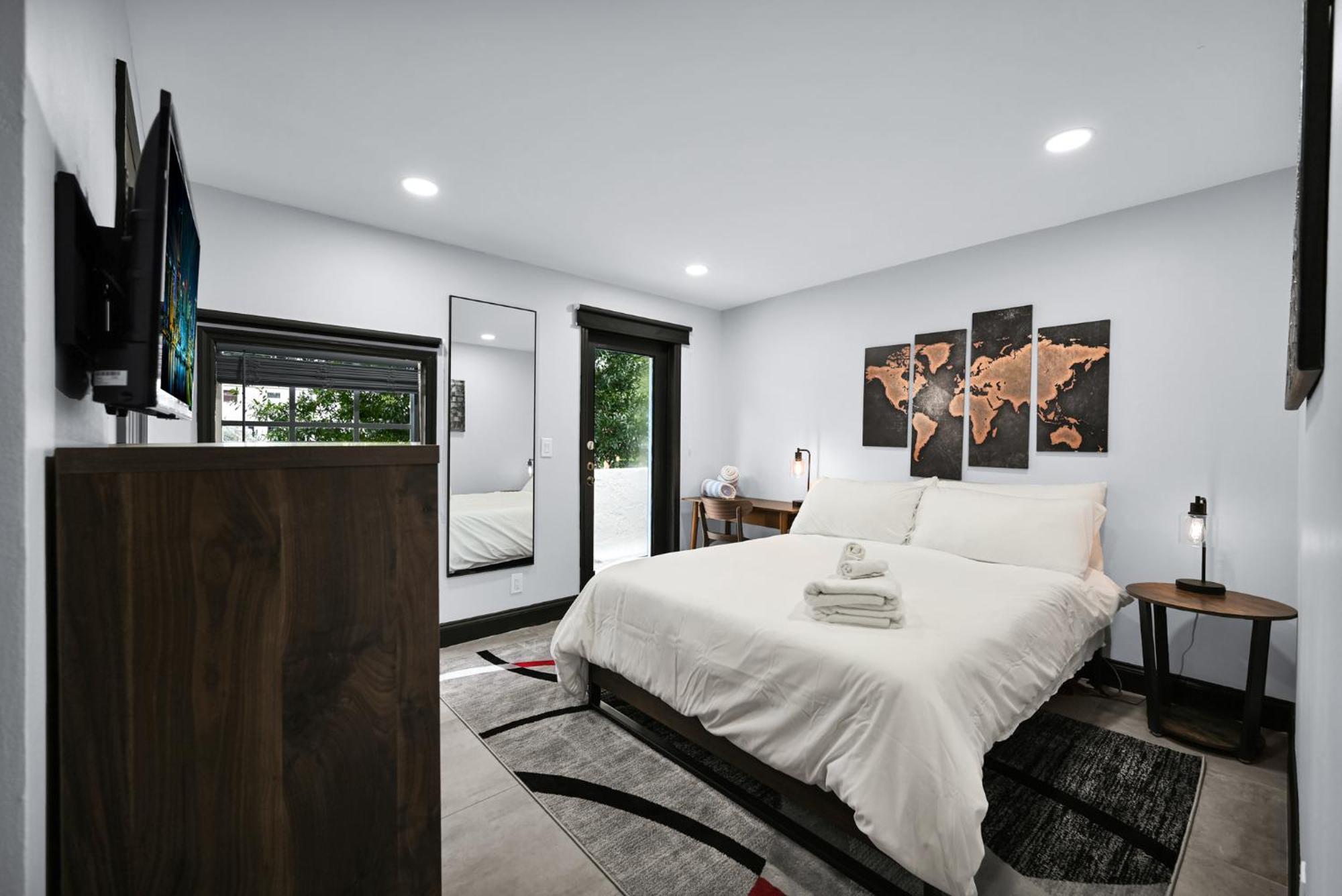 Wilton Manors Villas - Florida Furnished Living Villa