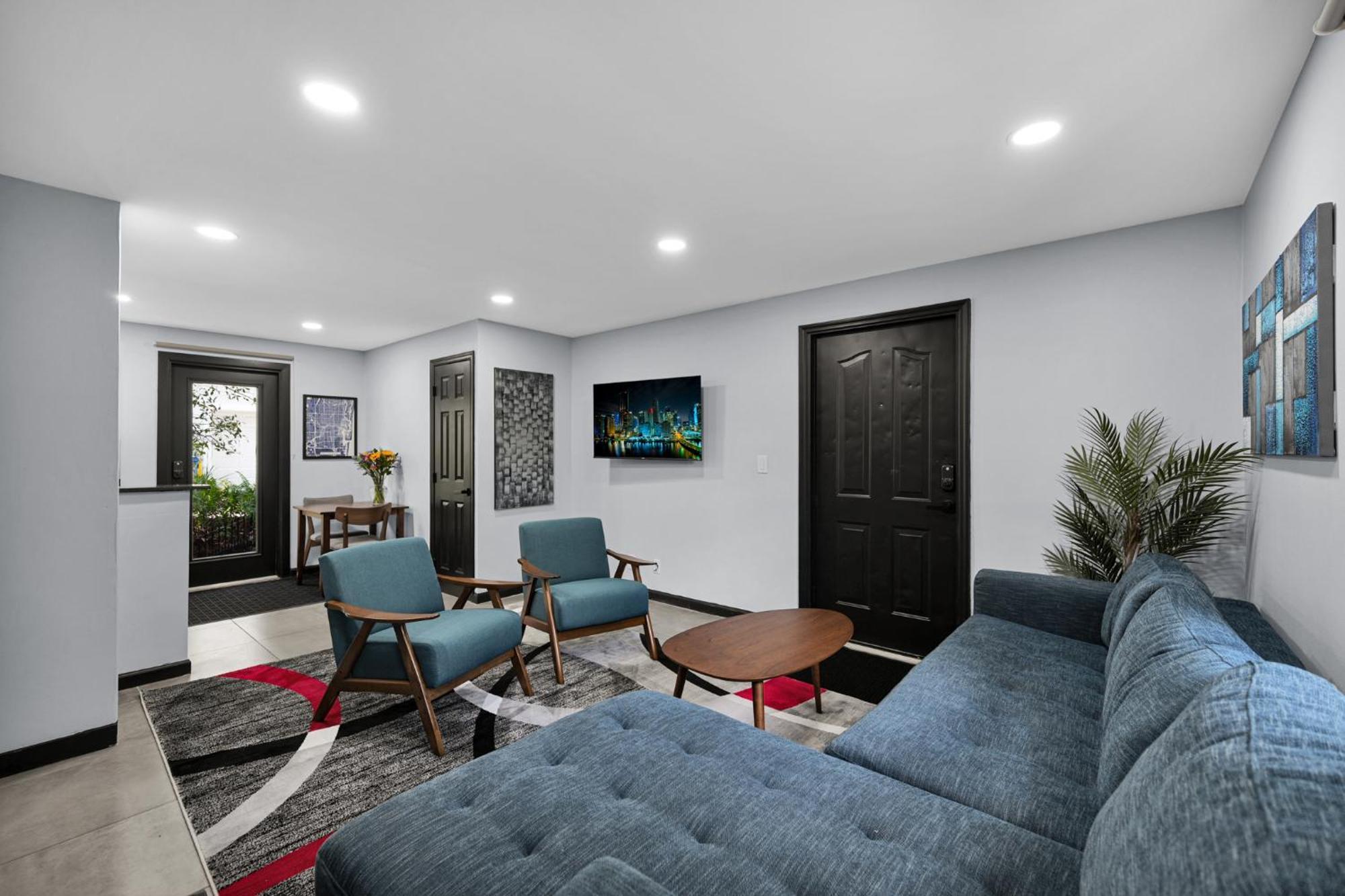 Wilton Manors Villas - Florida Furnished Living Villa *