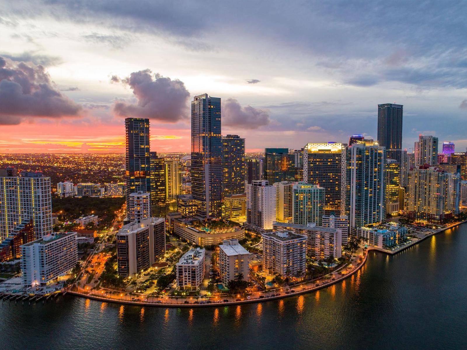 The Freedom House • Urban Oasis • Eclectic Retreat Fort Lauderdale