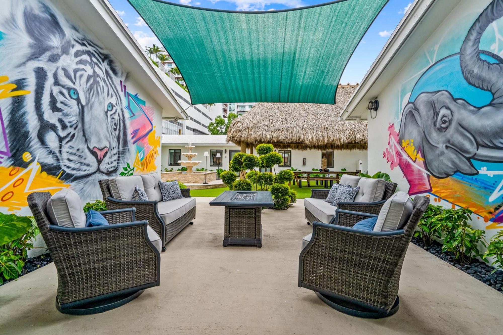 The Freedom House • Urban Oasis • Eclectic Retreat Holiday home *