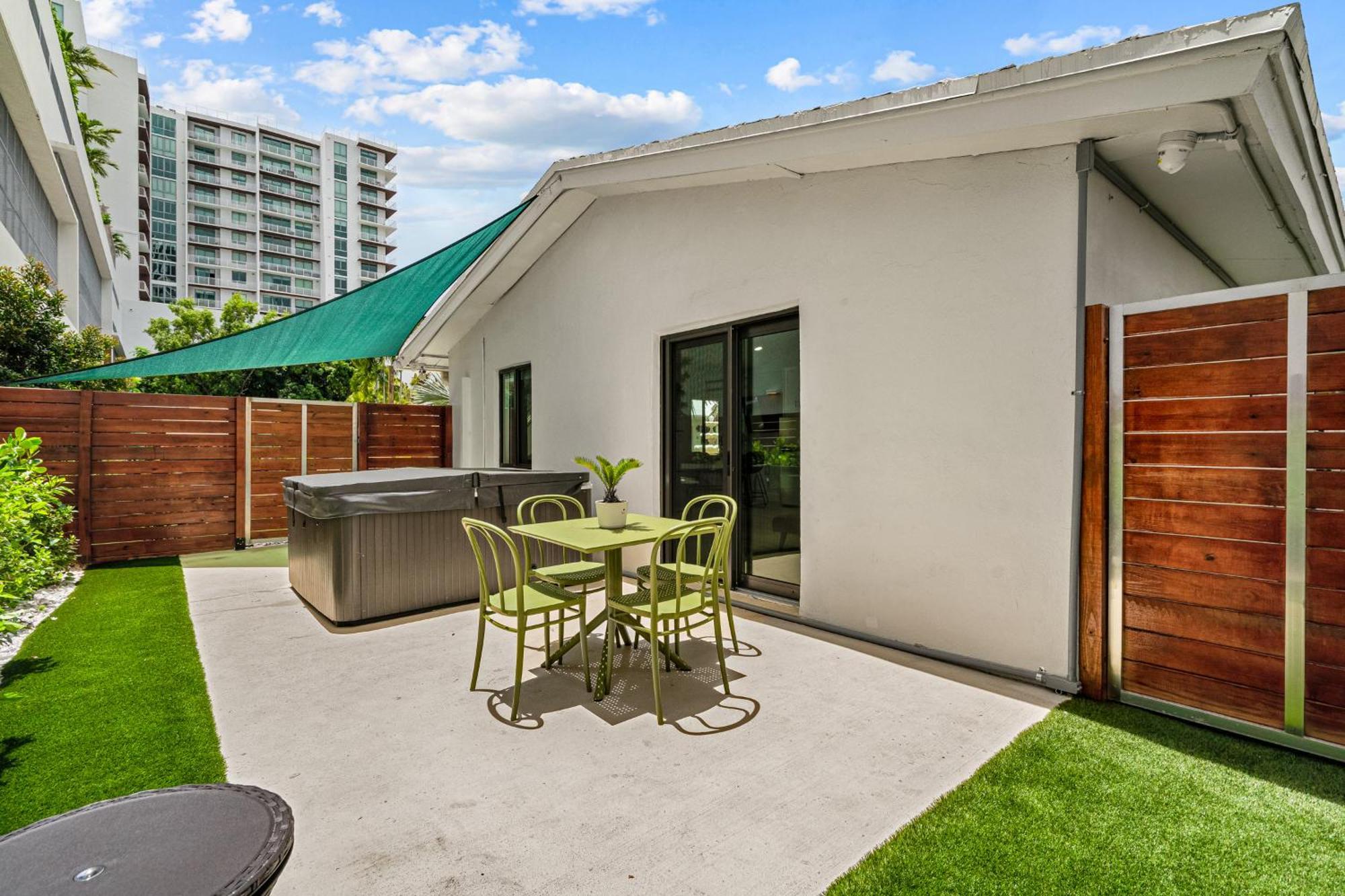 The Freedom House • Urban Oasis • Eclectic Retreat Fort Lauderdale