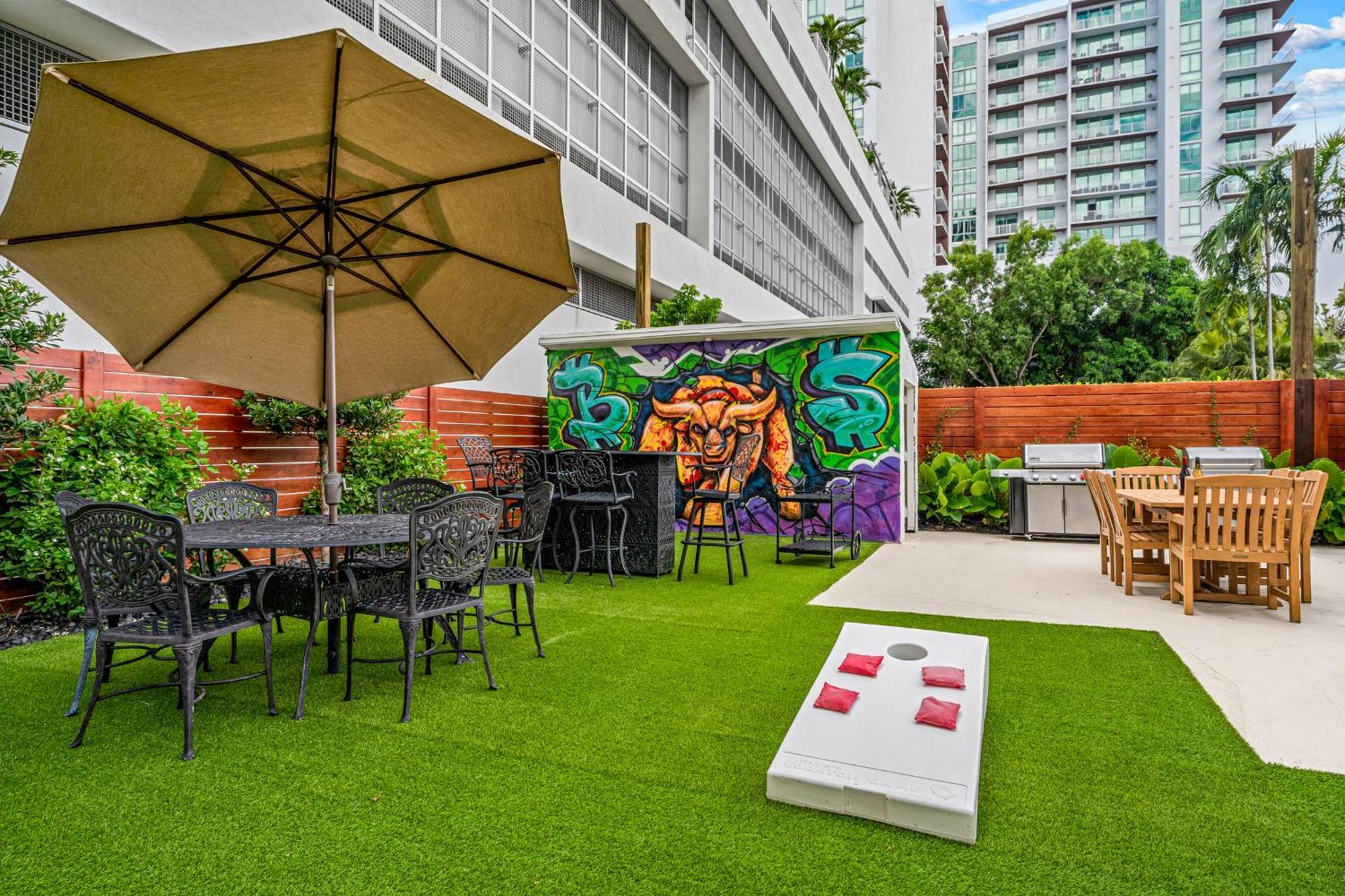 The Freedom House • Urban Oasis • Eclectic Retreat Fort Lauderdale