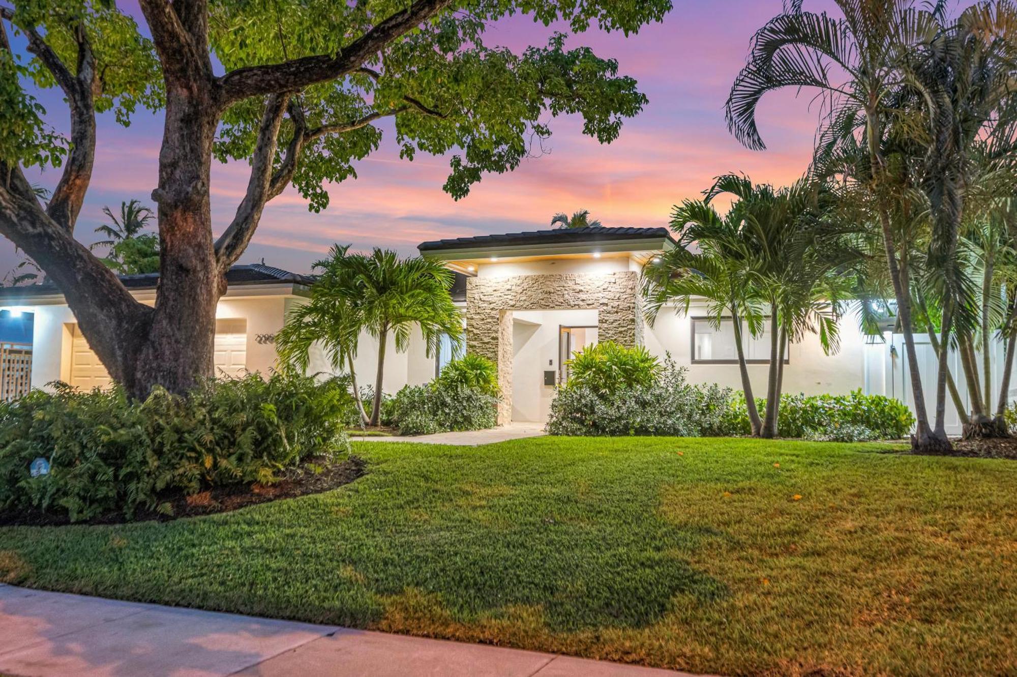 Coastal Style Haven Proximity Heated Pool Tranquility Manatee Ranch Key Resldences Holiday home