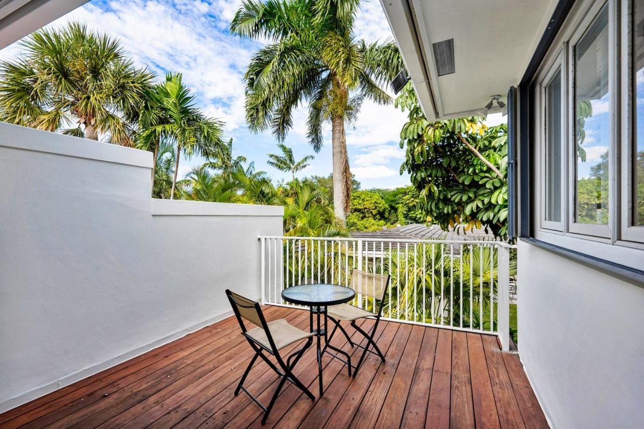 Private Neighborhood Heated Pool Lush Surroundings Harbor Key Resldences Fort Lauderdale