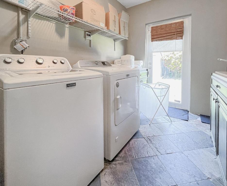 Oakland Oasis, Heated Pool, 2 King Beds, Game Room, 2.5 Miles Holiday home Fort Lauderdale