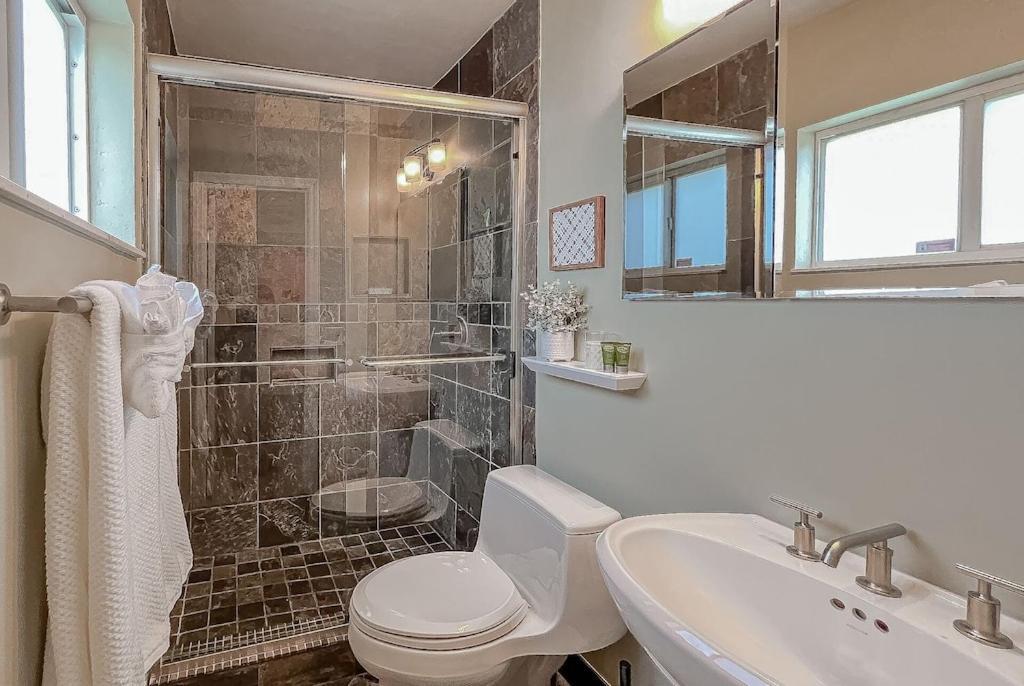 Oakland Oasis, Heated Pool, 2 King Beds, Game Room, 2.5 Miles Fort Lauderdale
