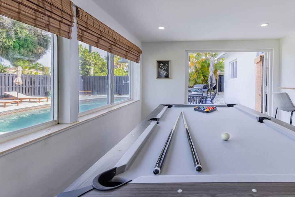 Oakland Oasis, Heated Pool, 2 King Beds, Game Room, 2.5 Miles Holiday home Fort Lauderdale