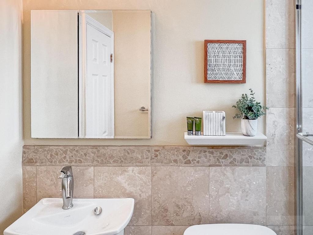 Oakland Oasis, Heated Pool, 2 King Beds, Game Room, 2.5 Miles *