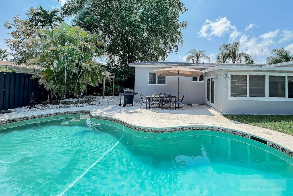 Holiday home Oakland Oasis, Heated Pool, 2 King Beds, Game Room, 2.5 Miles