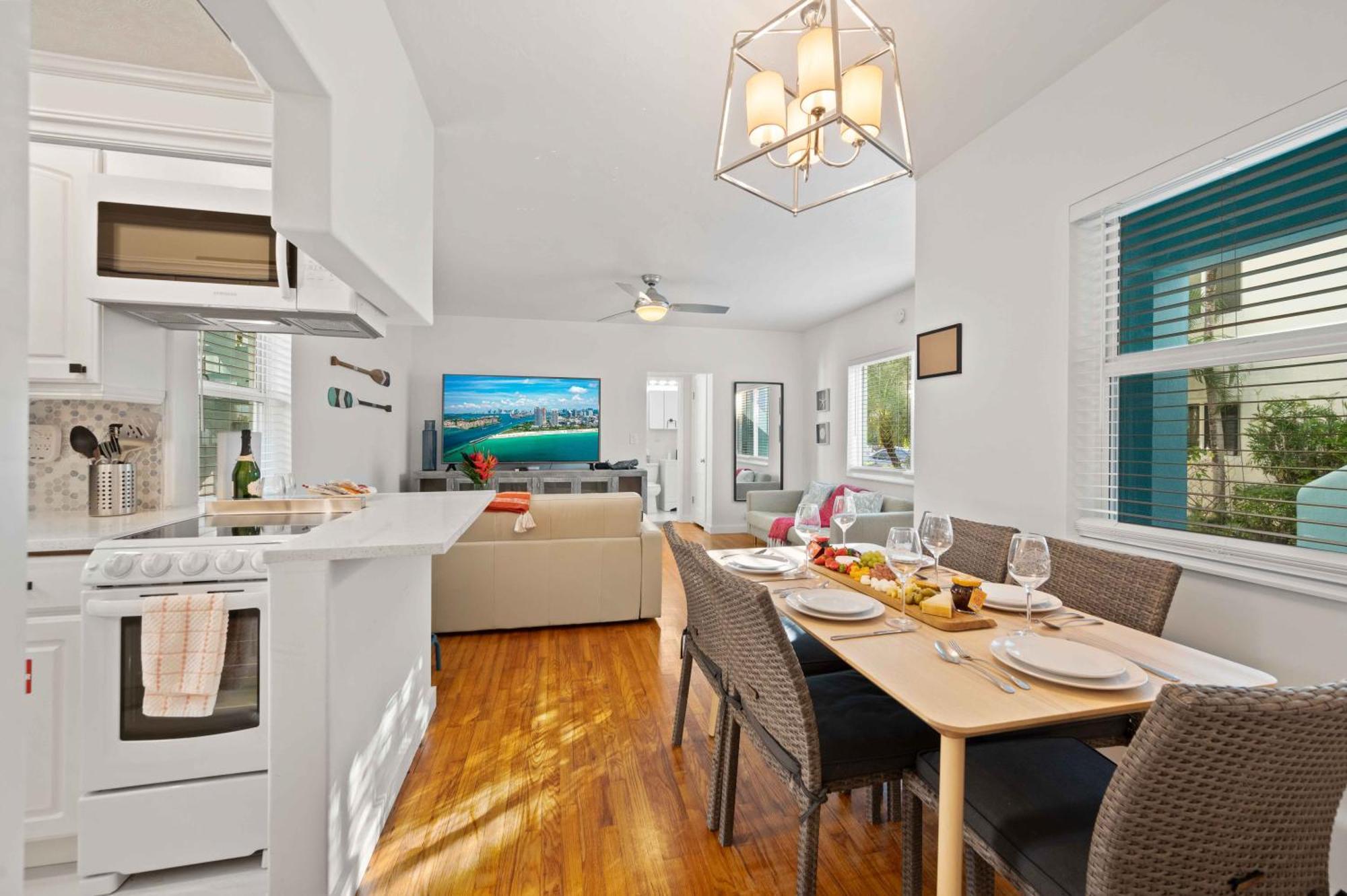 Apartment By The King Beds Lush Patio W Bbq Breakers Key One H0mes