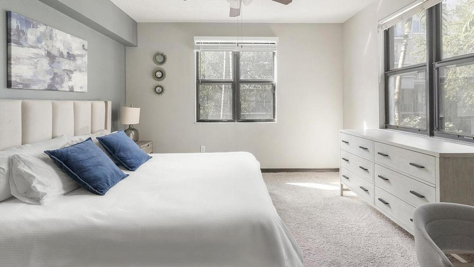 Apartment Landing Modern With Amazing Amenities *