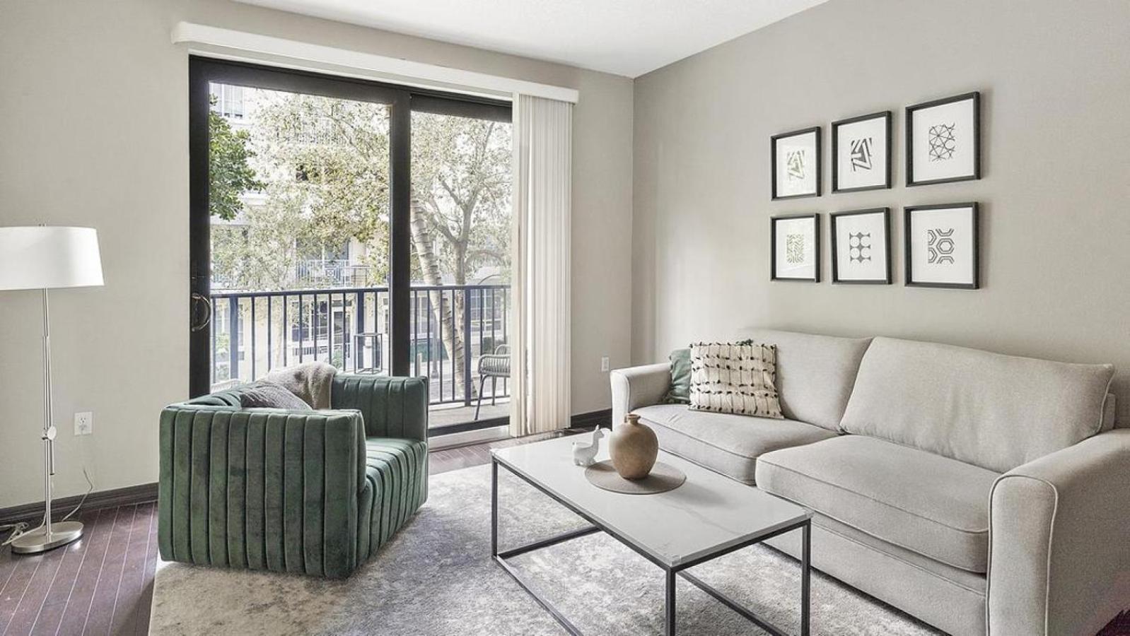 Apartment Landing Modern With Amazing Amenities