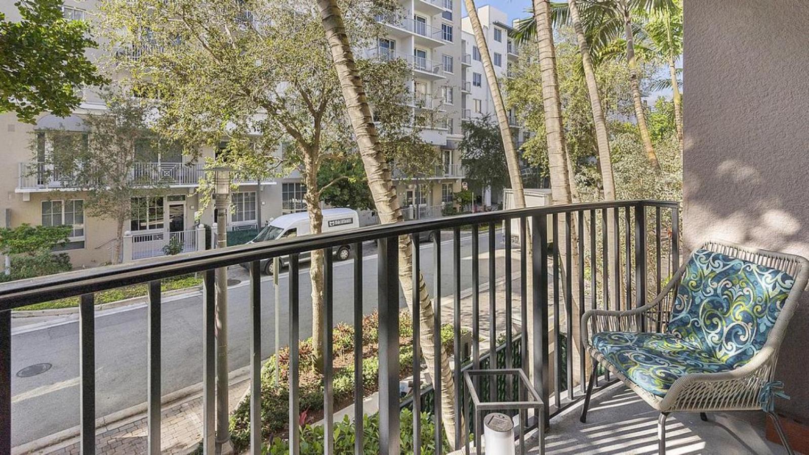 Landing Modern With Amazing Amenities Apartment *