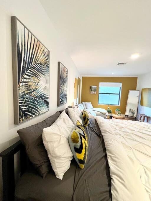 Villa Super Stylish 4 Bedroom Steps From The Fun Fort Lauderdale