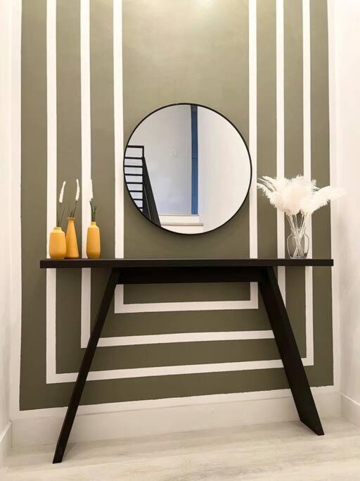 Super Stylish 4 Bedroom Steps From The Fun Villa