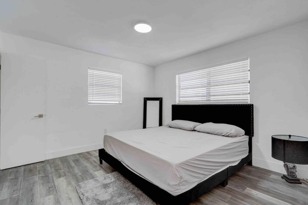 4 Bedroom 3 Bath Villa *