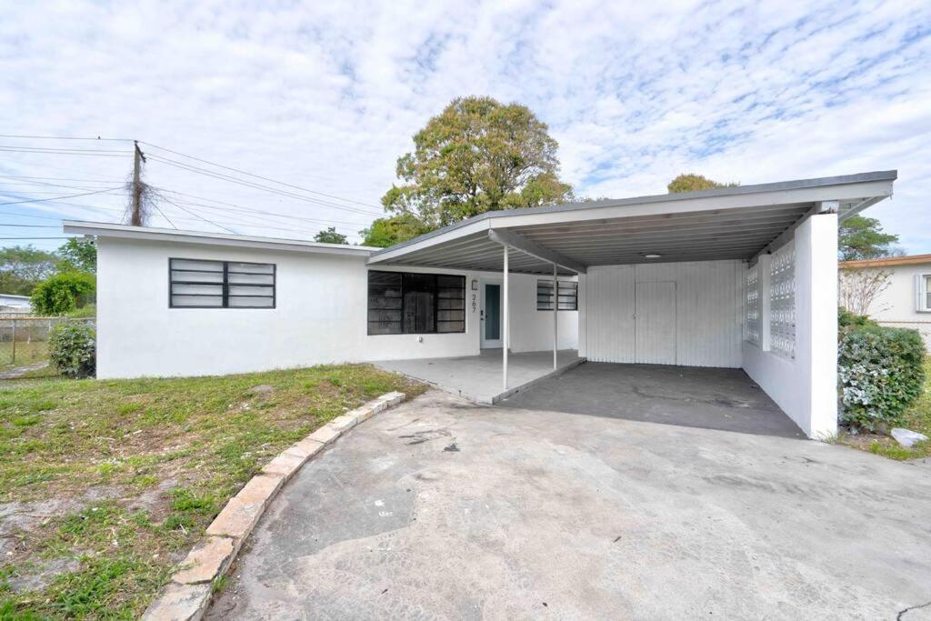 4 Bedroom 3 Bath Villa