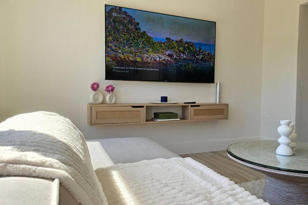 New - Tranquil Bliss Near Beach, Modern 3br Retreat *