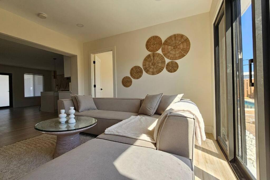 Villa New - Tranquil Bliss Near Beach, Modern 3br Retreat *