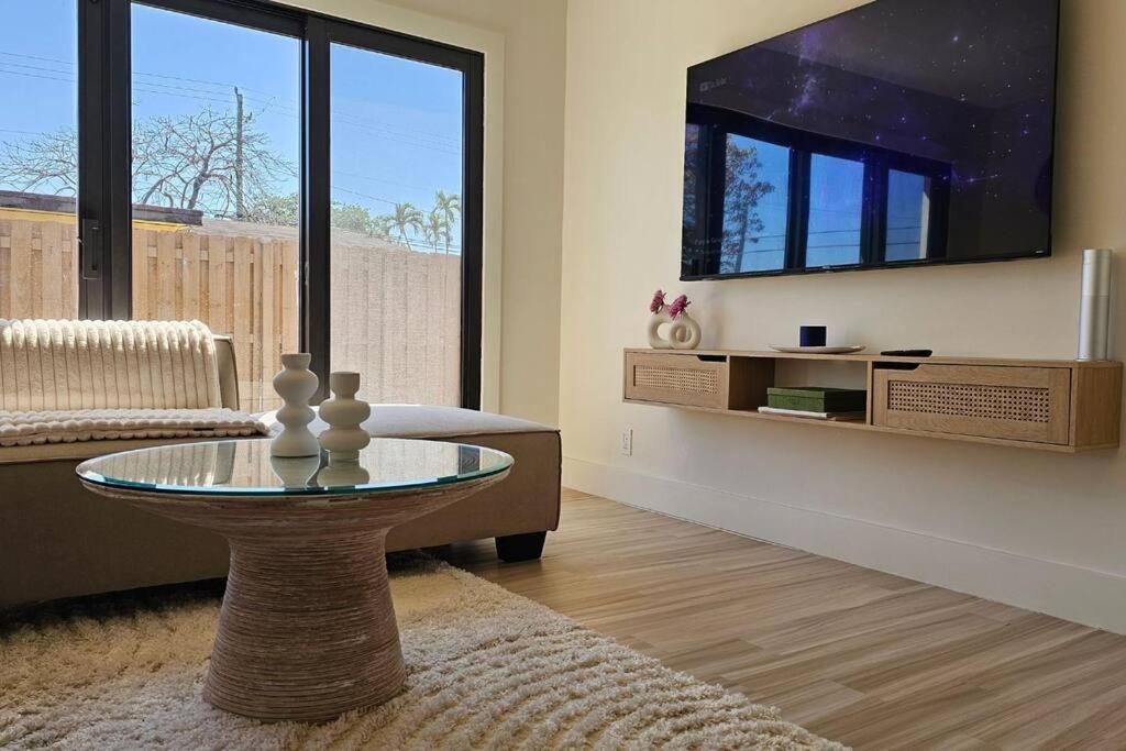 New - Tranquil Bliss Near Beach, Modern 3br Retreat Fort Lauderdale