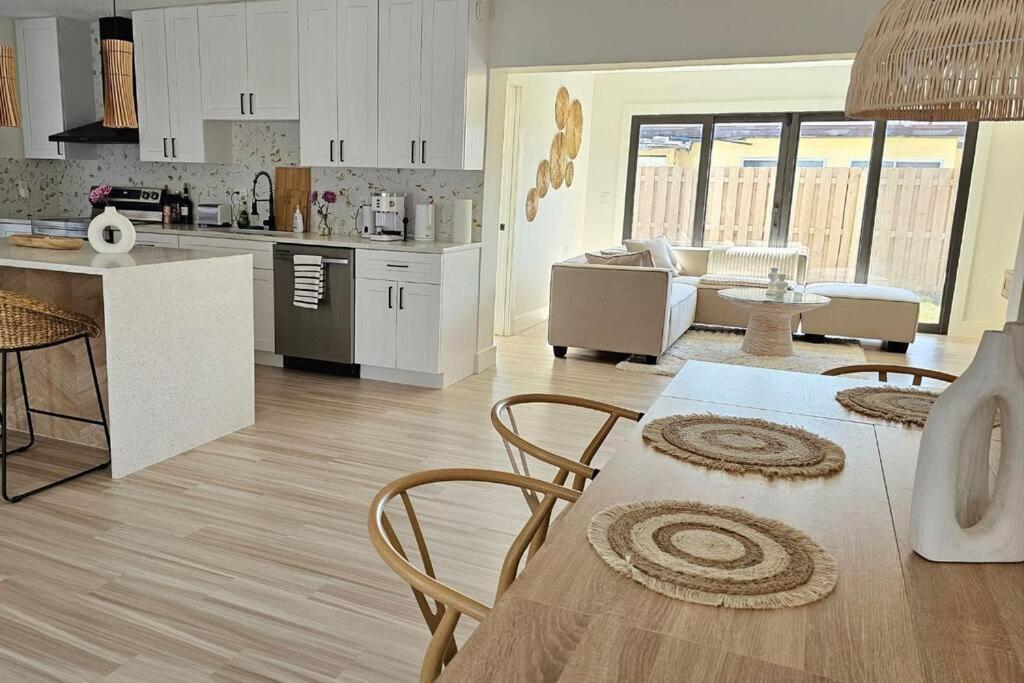 Villa New - Tranquil Bliss Near Beach, Modern 3br Retreat *