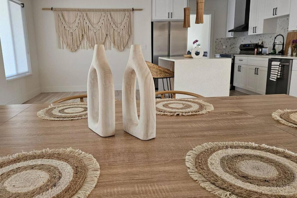 Villa New - Tranquil Bliss Near Beach, Modern 3br Retreat *