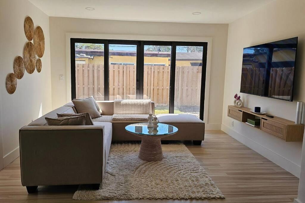 Villa New - Tranquil Bliss Near Beach, Modern 3br Retreat *