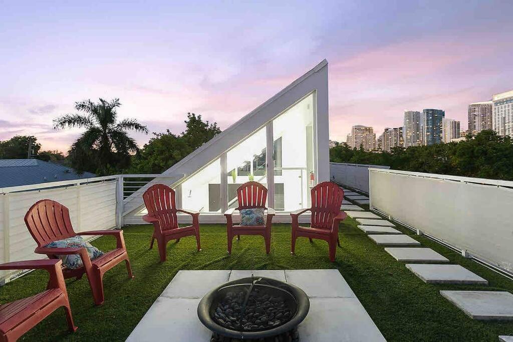 Monroe Mansion * Fort Lauderdale