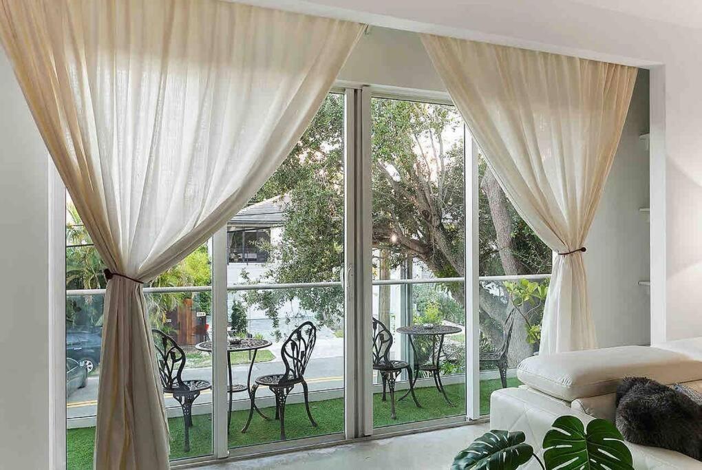 Monroe Mansion * Fort Lauderdale