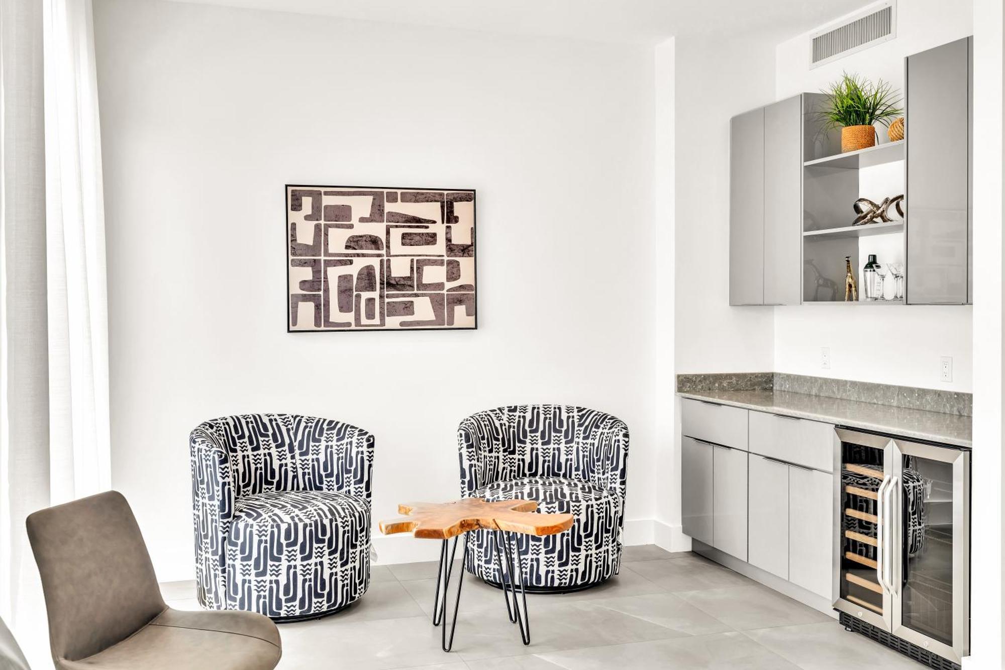 Apartment Ocean Wave Deluxe Brand New