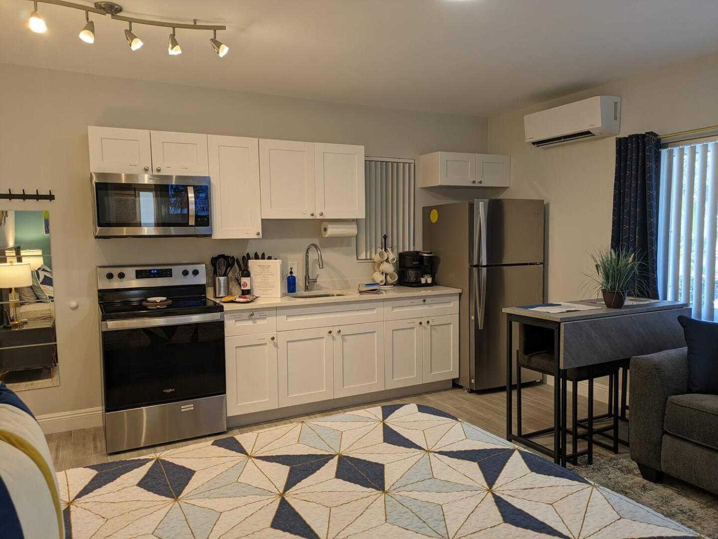 Guest house Cozy Fun-size Getaway + Pool&spa 5 Mins To *