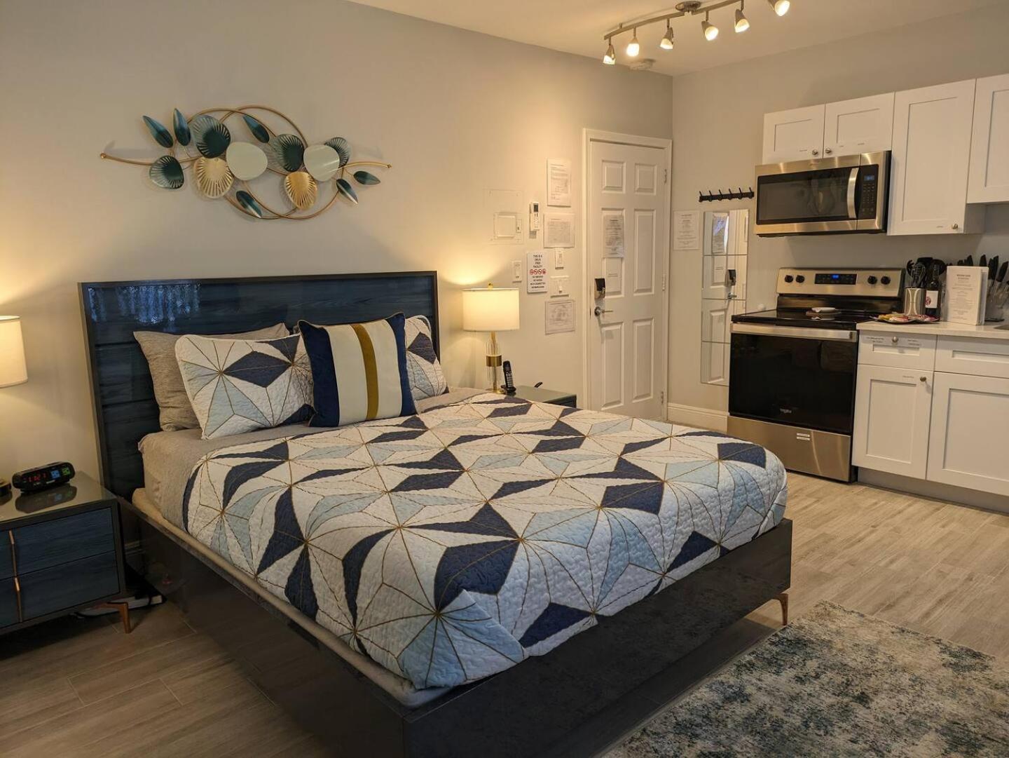Guest house Cozy Fun-size Getaway + Pool&spa 5 Mins To