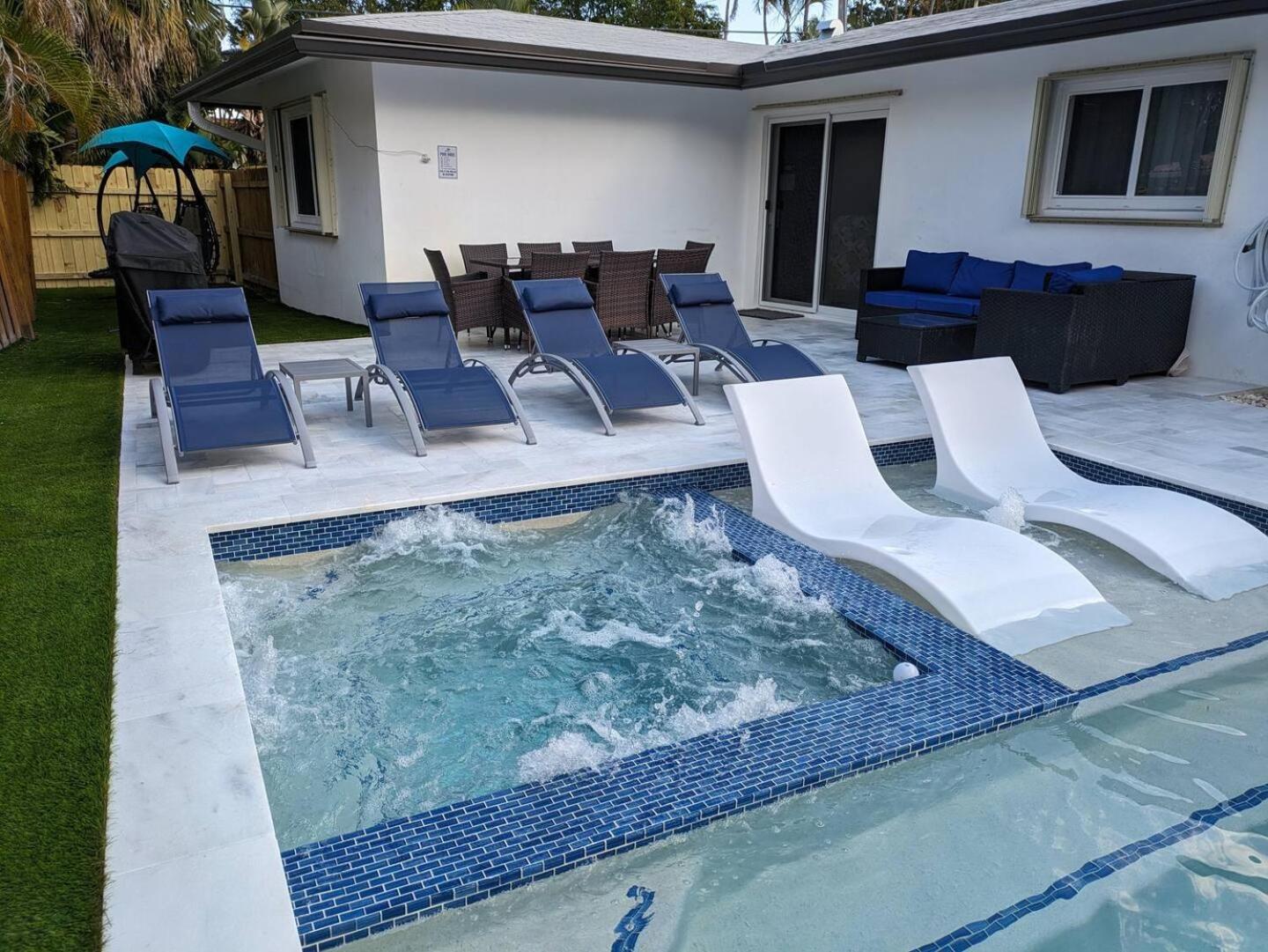 Cozy Fun-size Getaway + Pool&spa 5 Mins To Fort Lauderdale