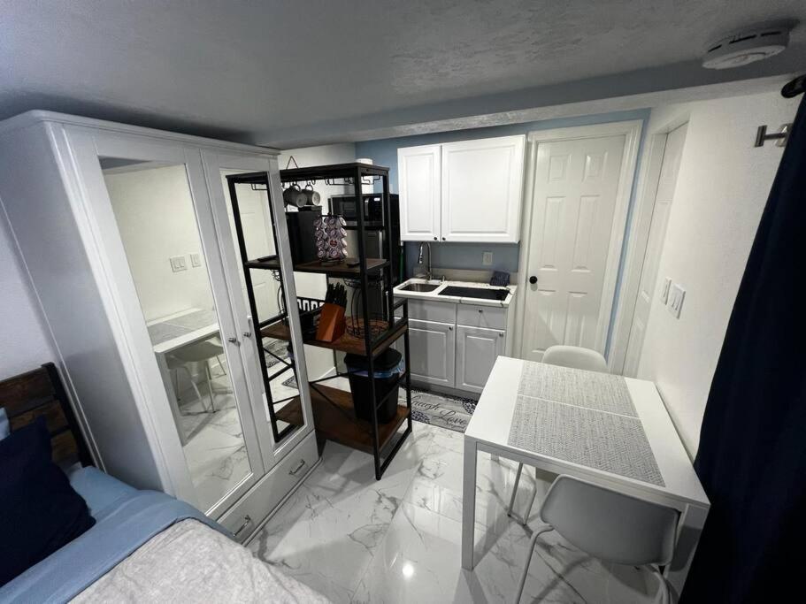 Apartment Bliss *5 Min To Beach* *