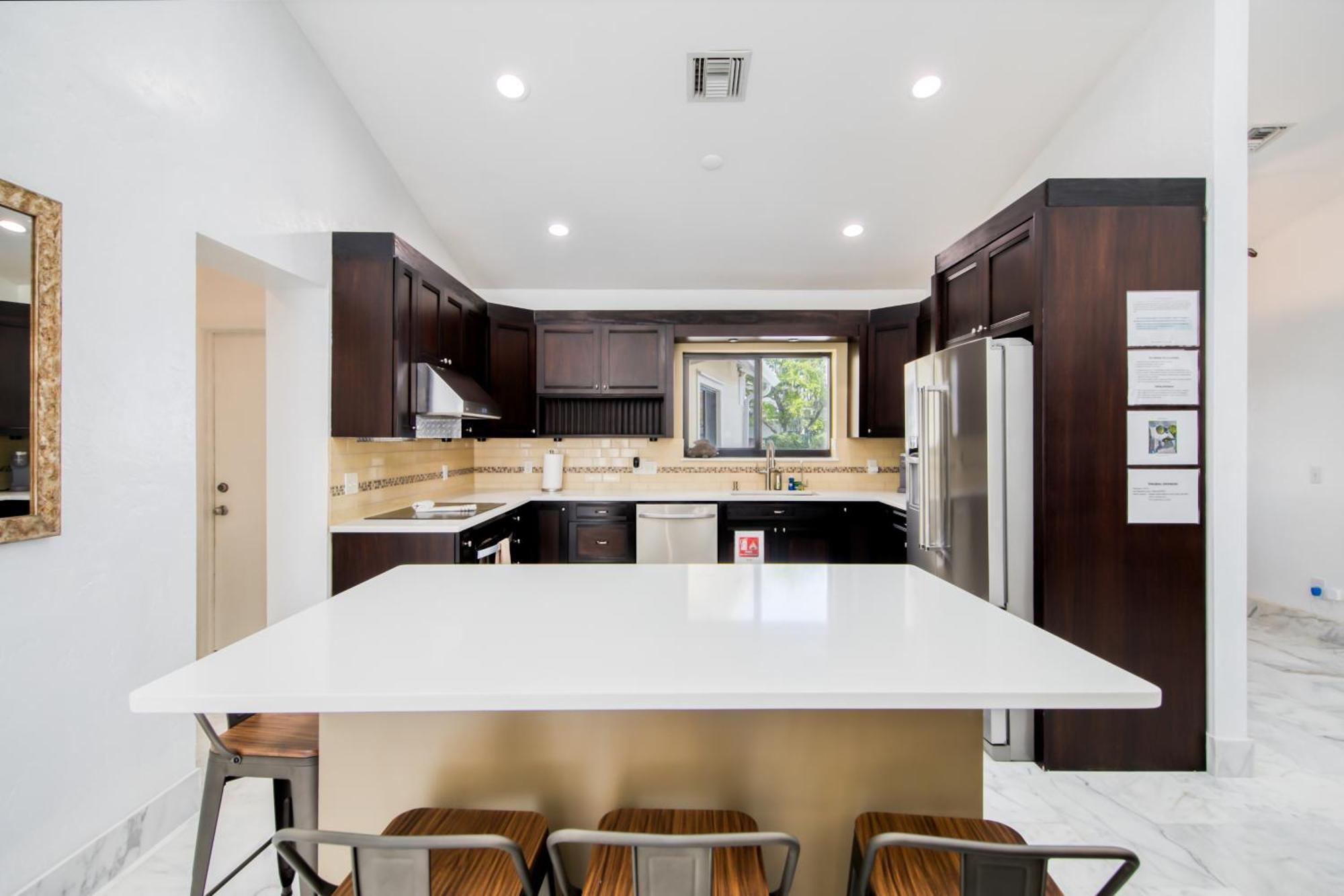 Marble House In Lauderdale Harbours Holiday home *