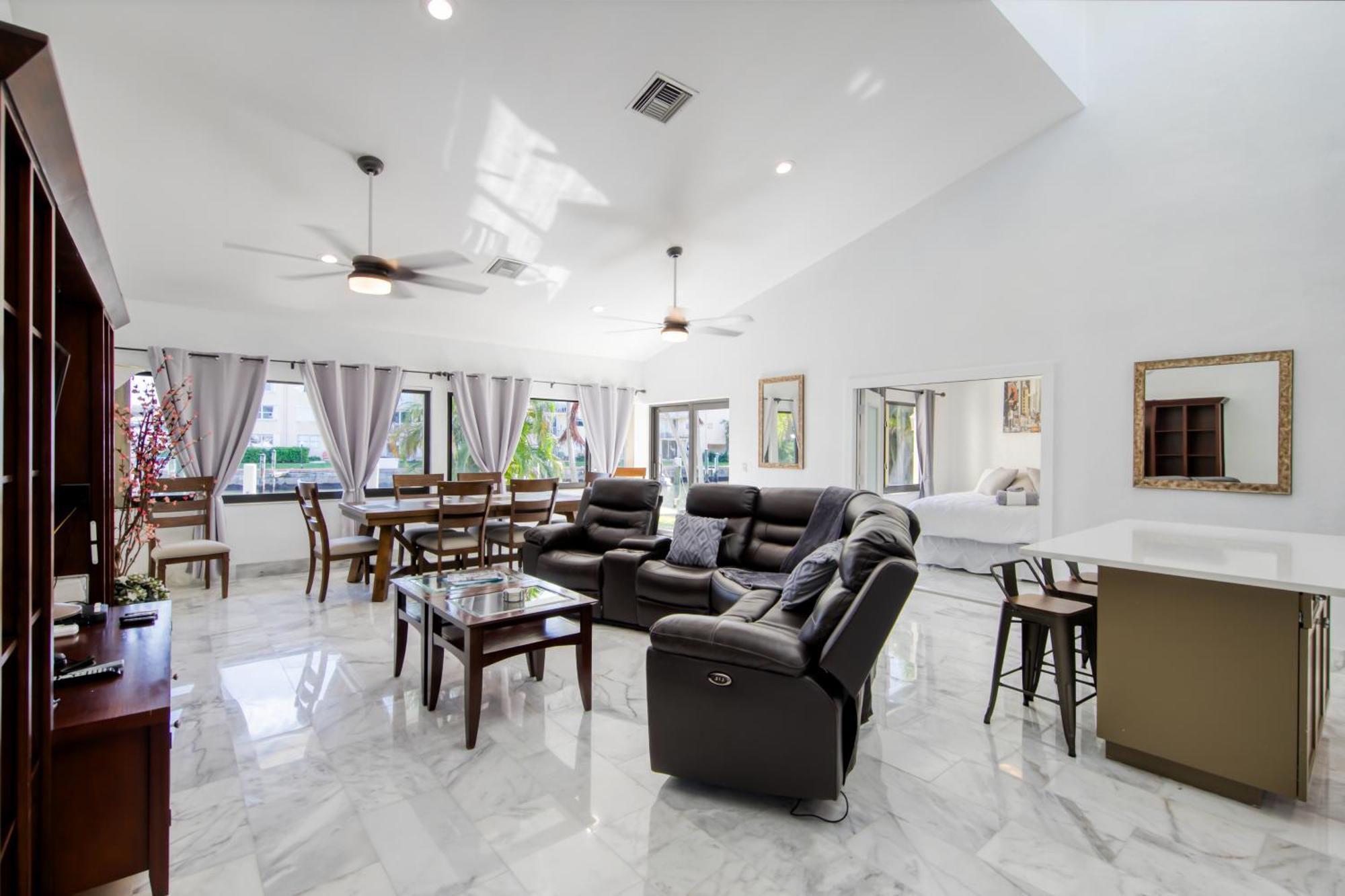 Marble House In Lauderdale Harbours *