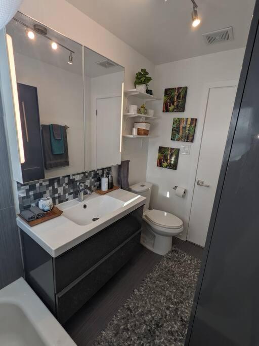 The Ave House- Private Oasis Retreat W/heated Pool Holiday home Fort Lauderdale