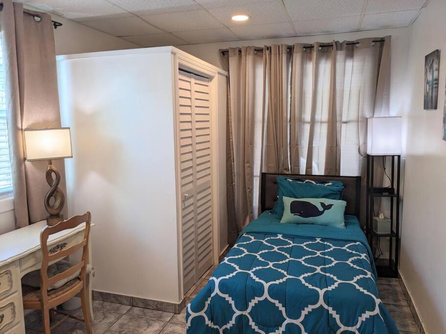 The Ave House- Private Oasis Retreat W/heated Pool Holiday home