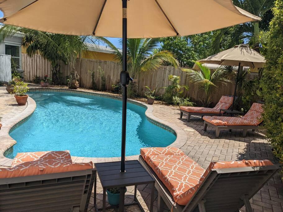 The Ave House- Private Oasis Retreat W/heated Pool Holiday home *