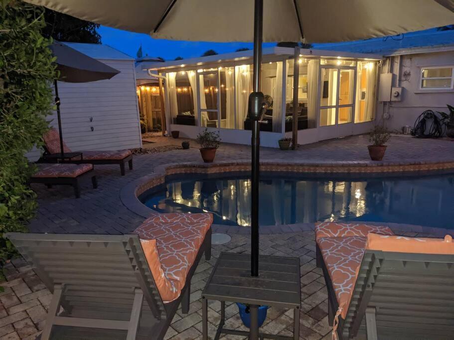 The Ave House- Private Oasis Retreat W/heated Pool Holiday home Fort Lauderdale