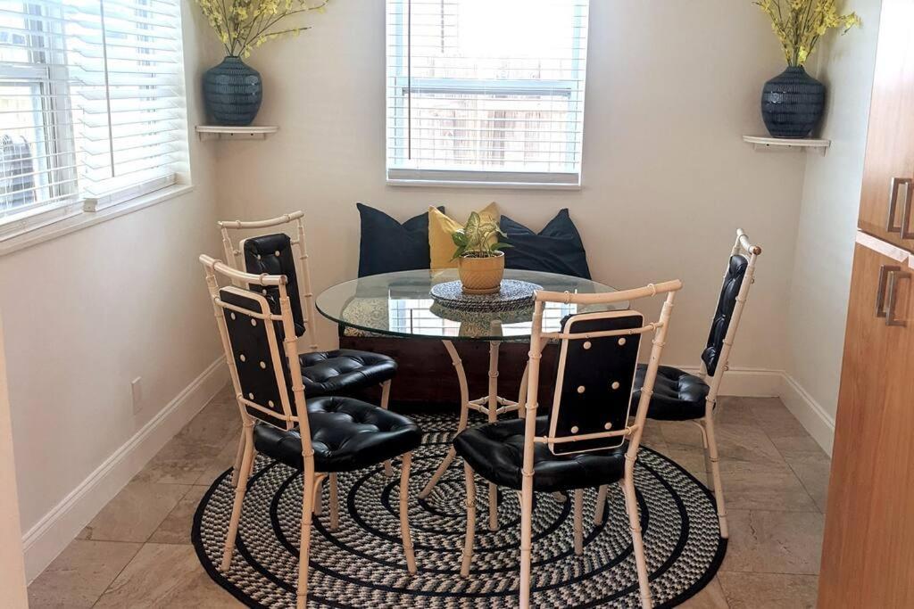 Holiday home The Ave House- Private Oasis Retreat W/heated Pool