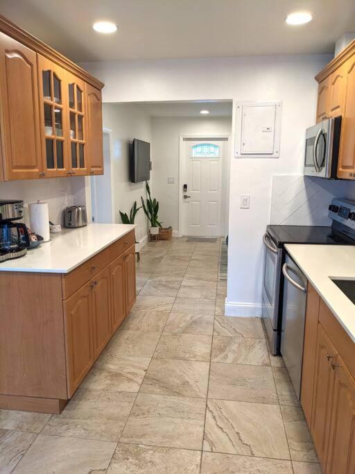 The Ave House- Private Oasis Retreat W/heated Pool Fort Lauderdale