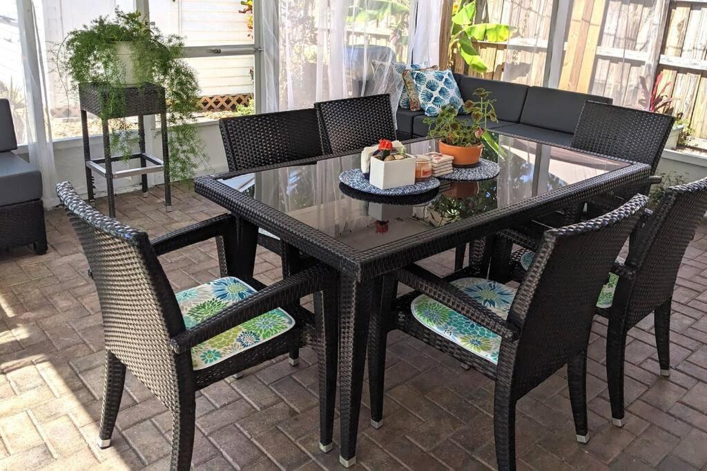 The Ave House- Private Oasis Retreat W/heated Pool Fort Lauderdale