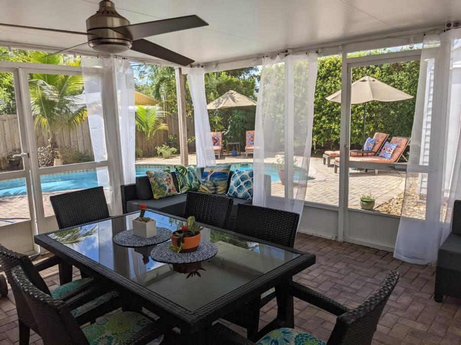 The Ave House- Private Oasis Retreat W/heated Pool Holiday home