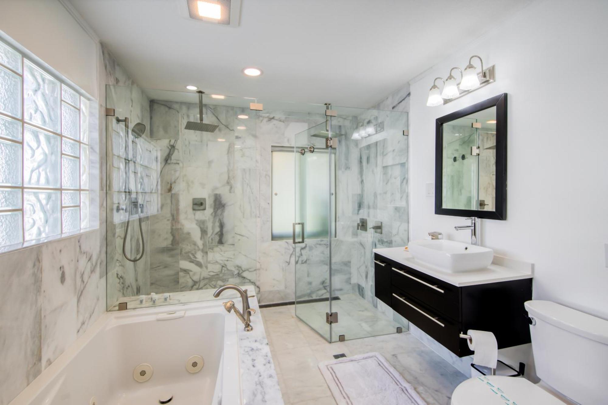 Marble House In Lauderdale Harbours Holiday home *